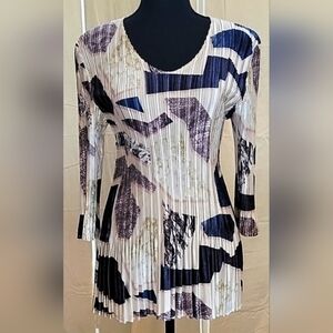 NWT "Magic Scarf" Mini Pleated Three Quarter Sleeve V-Neck Top "One Size Fits"